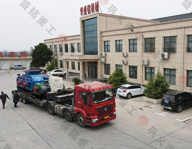 大型鐵礦石對輥制砂機產量是多少？